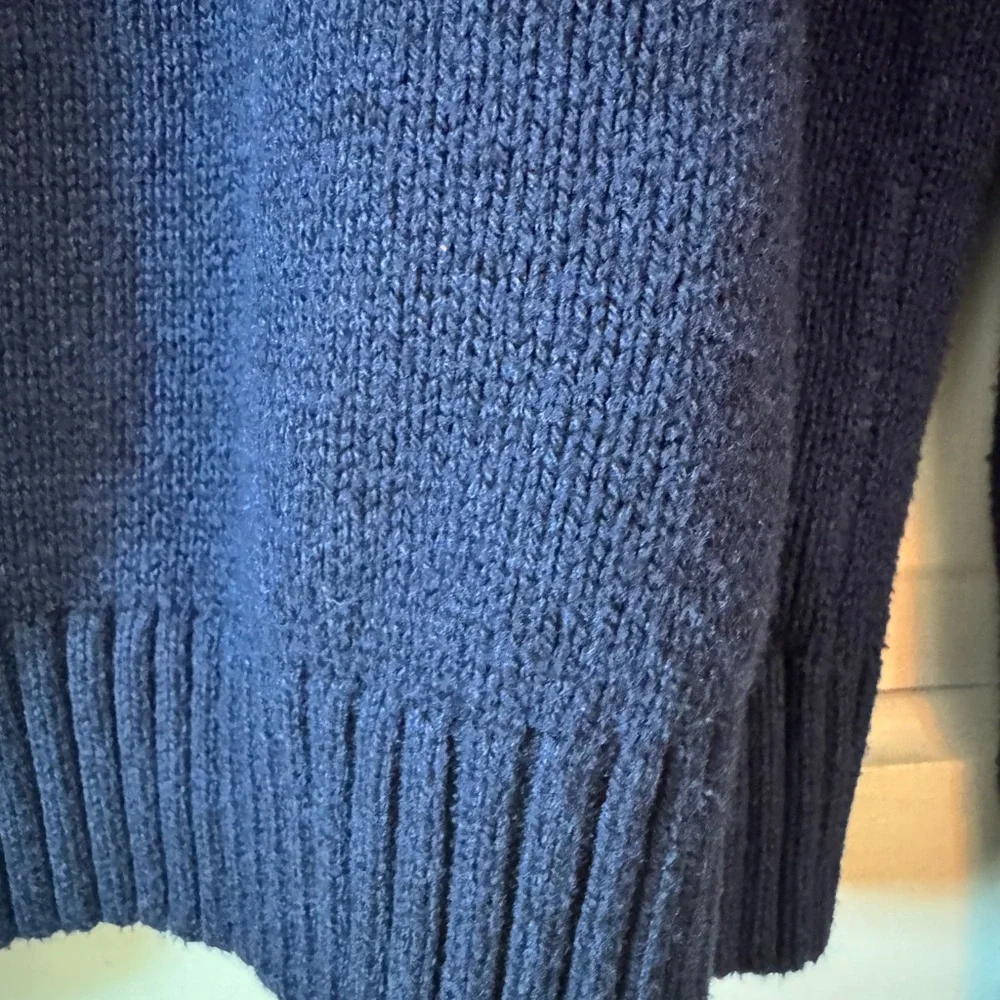 Croft & Barrow Men's Dark Blue Crewneck Sweater